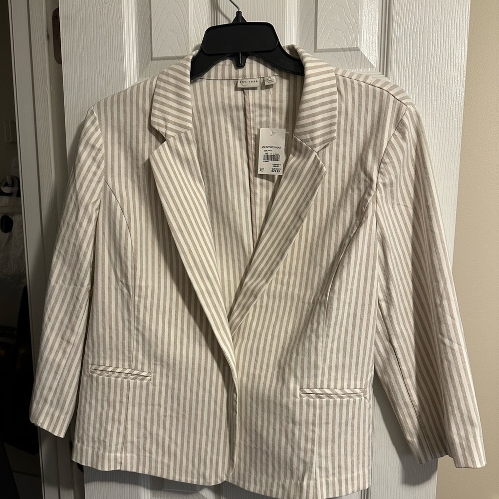 C Est. 1946Stylish Women's Blazer - Cream and Tan Stripes